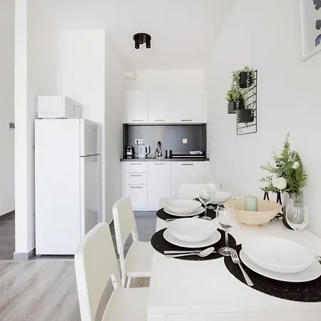 Apartamento Modern Riverfront With Free Parking *