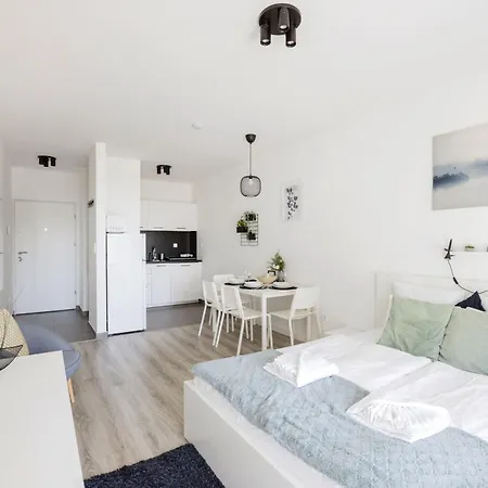 Apartamento Modern Riverfront With Free Parking