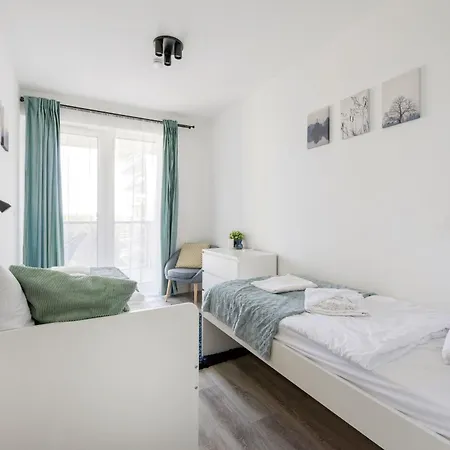 Modern Riverfront With Free Parking