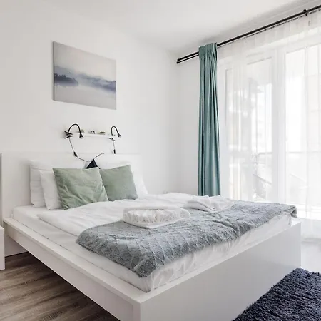 Modern Riverfront With Free Parking Appartement