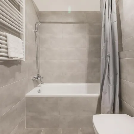 Modern Riverfront With Free Parking Appartement